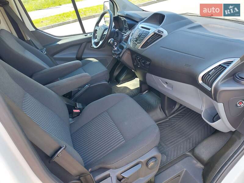 Вантажний фургон Ford Transit Custom 2016 в Рівному