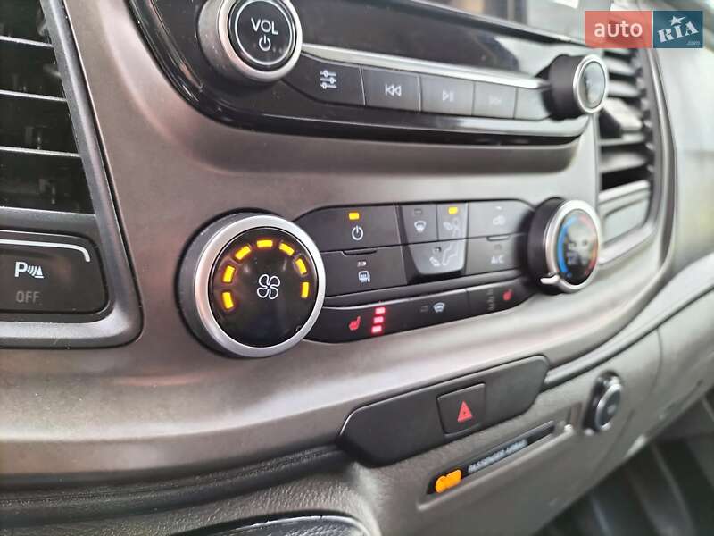 Вантажний фургон Ford Transit Custom 2018 в Дунаївцях