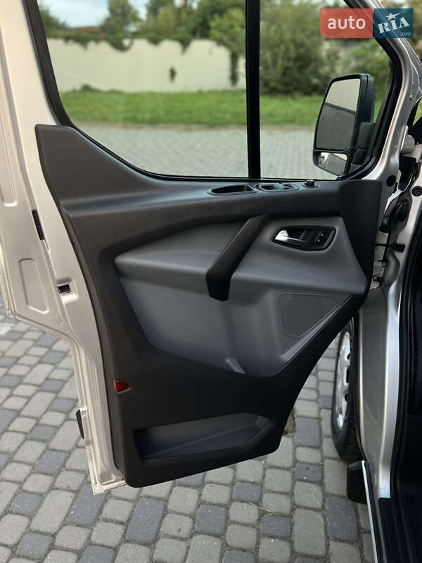 Вантажний фургон Ford Transit Custom 2017 в Івано-Франківську