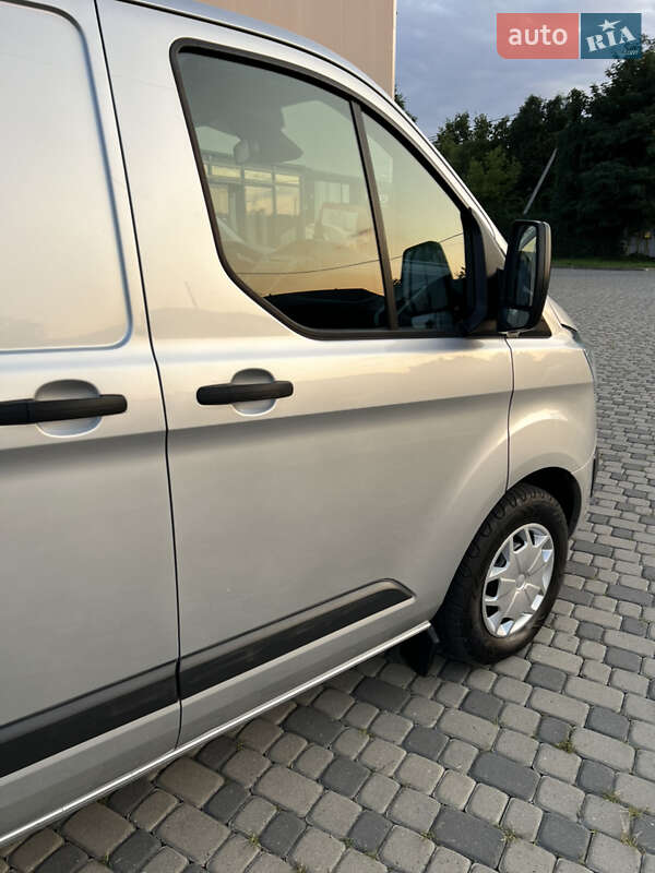 Вантажний фургон Ford Transit Custom 2017 в Івано-Франківську