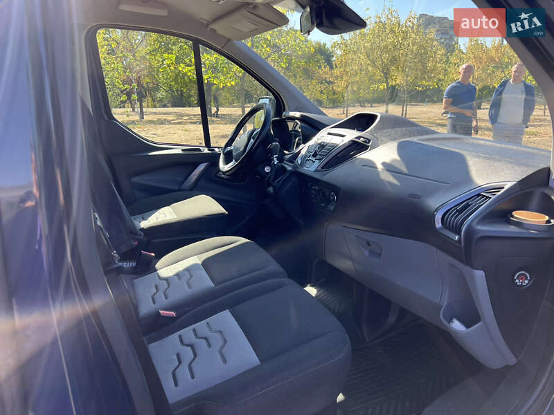 Вантажний фургон Ford Transit Custom 2016 в Дніпрі