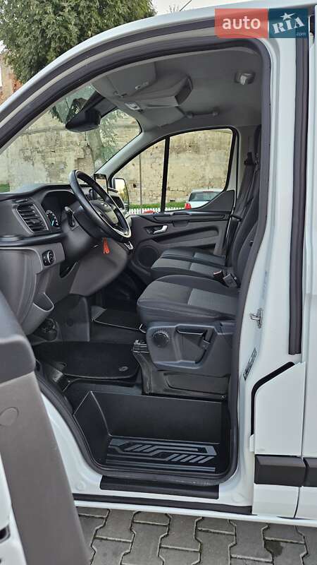 Вантажний фургон Ford Transit Custom 2021 в Бережанах