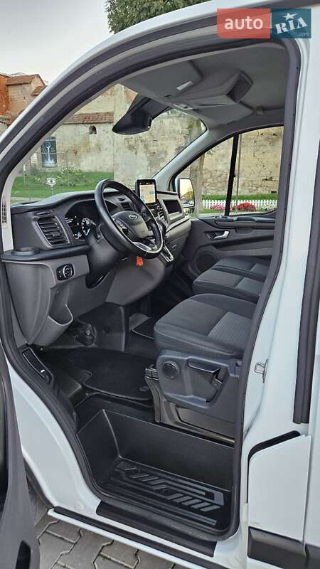 Вантажний фургон Ford Transit Custom 2021 в Бережанах