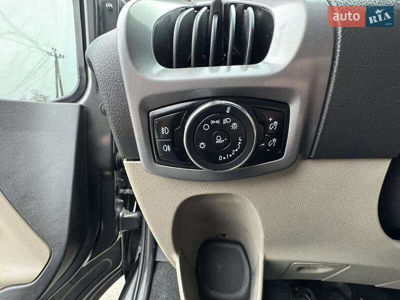Мінівен Ford Transit Custom 2016 в Києві фото 49 Мінівен Ford Transit Custom 2016 в Києві