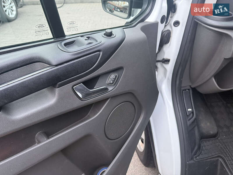 Минивэн Ford Transit Custom 2018 в Киеве фото 13 Минивэн Ford Transit Custom 2018 в Киеве