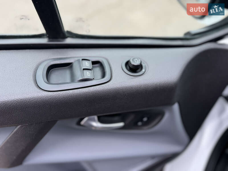 Минивэн Ford Transit Custom 2015 в Киеве фото 83 Минивэн Ford Transit Custom 2015 в Киеве