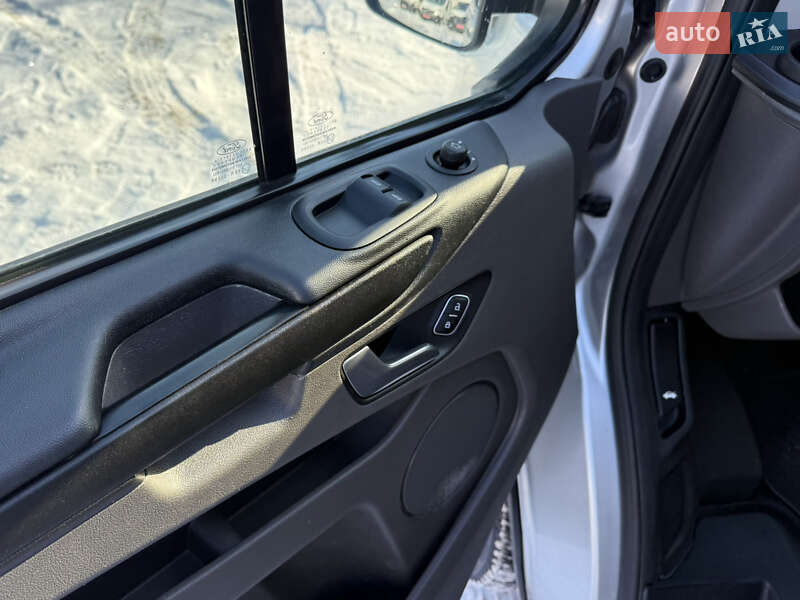 Вантажний фургон Ford Transit Custom 2019 в Рівному