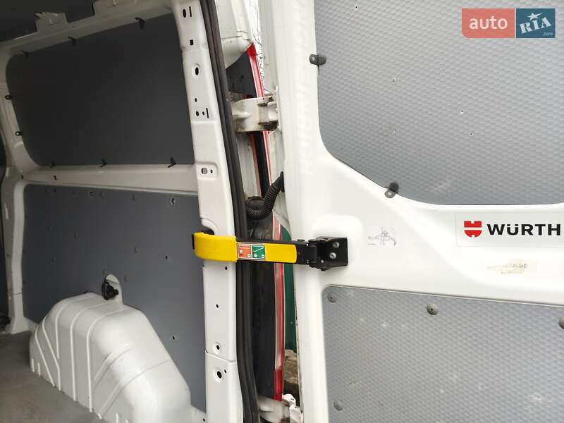 Вантажний фургон Ford Transit Custom 2017 в Міжгір'ї