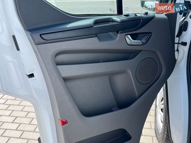 Вантажний фургон Ford Transit Custom 2022 в Лопатині