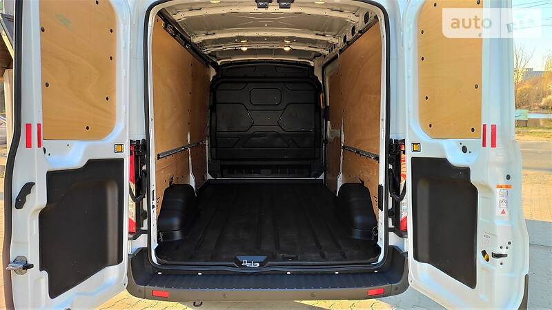 Вантажопасажирський фургон Ford Transit 2018 в Чернівцях