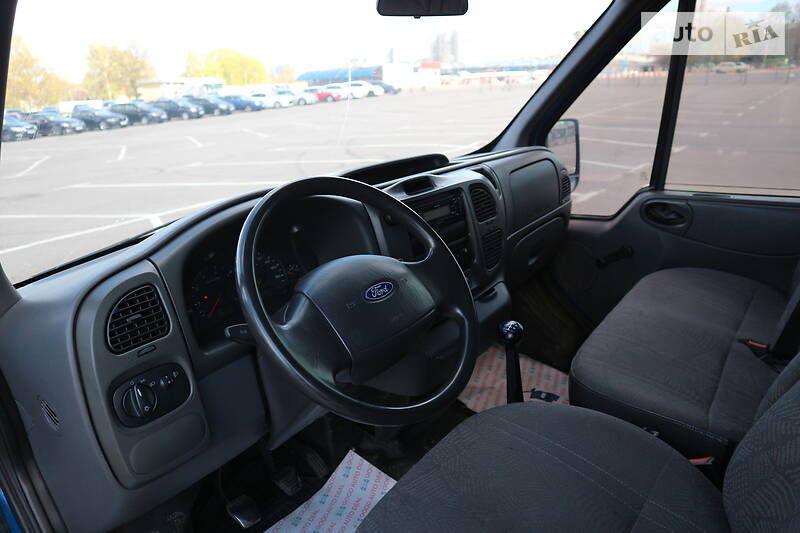 Вантажопасажирський фургон Ford Transit 2004 в Харкові