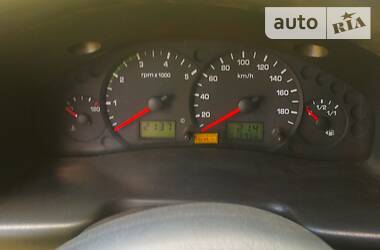 Вантажопасажирський фургон Ford Transit 2004 в 