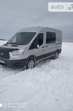 Вантажний фургон Ford Transit 2016 в Зміїві