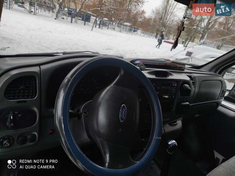 Микроавтобус Ford Transit 2004 в Вараше