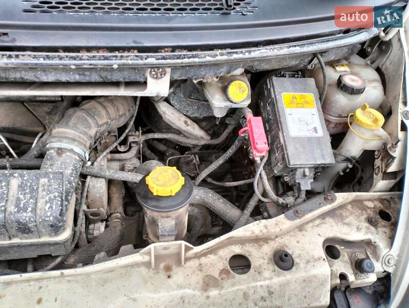 Вантажопасажирський фургон Ford Transit 2002 в Чернівцях