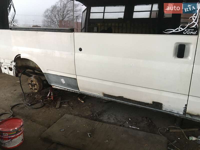 Микроавтобус Ford Transit 2004 в Умани