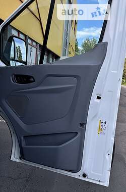 Грузовой фургон Ford Transit 2016 в 