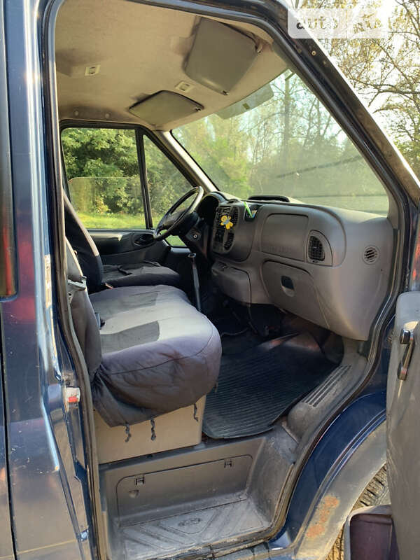 Грузопассажирский фургон Ford Transit 2000 в Косове