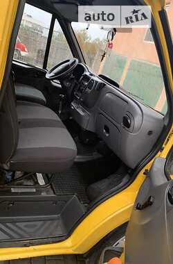 Грузовой фургон Ford Transit 2000 в 