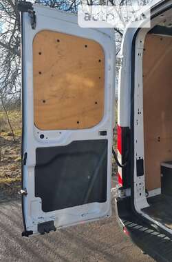Грузовой фургон Ford Transit 2017 в 