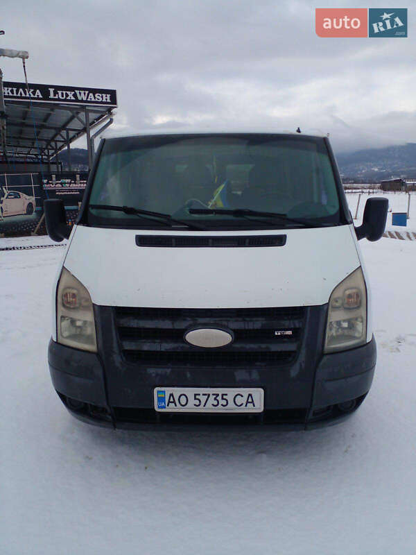 Микроавтобус Ford Transit 2006 в Хусте