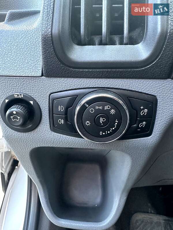 Грузовой фургон Ford Transit 2017 в Киеве