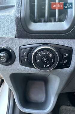Грузовой фургон Ford Transit 2017 в 