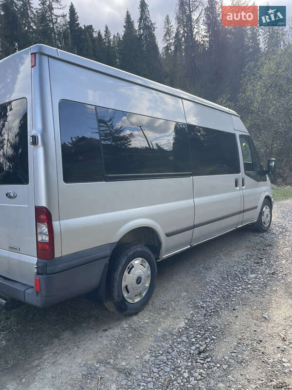 Микроавтобус Ford Transit 2013 в Воловце