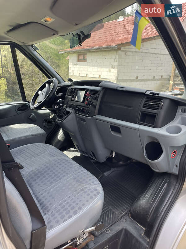 Микроавтобус Ford Transit 2013 в Воловце