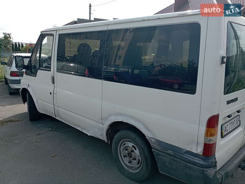 Грузопассажирский фургон Ford Transit 2004 в Нововолынске