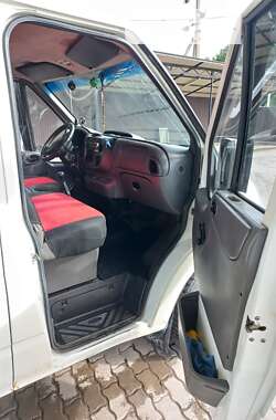 Грузовой фургон Ford Transit 2000 в 