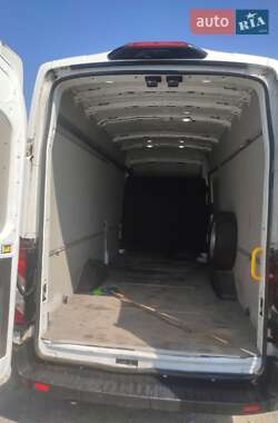 Грузовой фургон Ford Transit 2019 в 