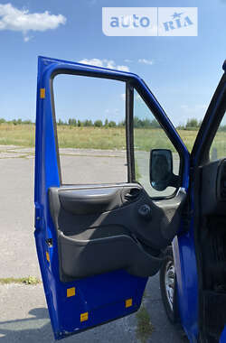 Грузовой фургон Ford Transit 2002 в Березному