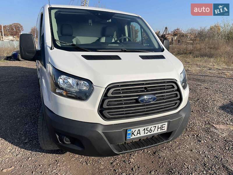 Грузовой фургон Ford Transit 2017 в 