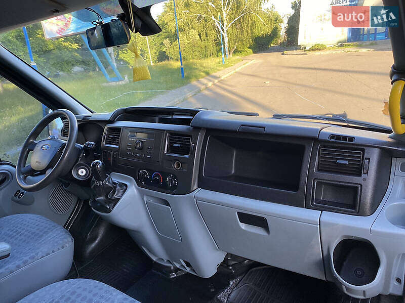 Грузовой фургон Ford Transit 2007 в Петропавловской Борщаговке