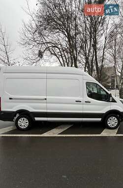 Грузовой фургон Ford Transit 2022 в 
