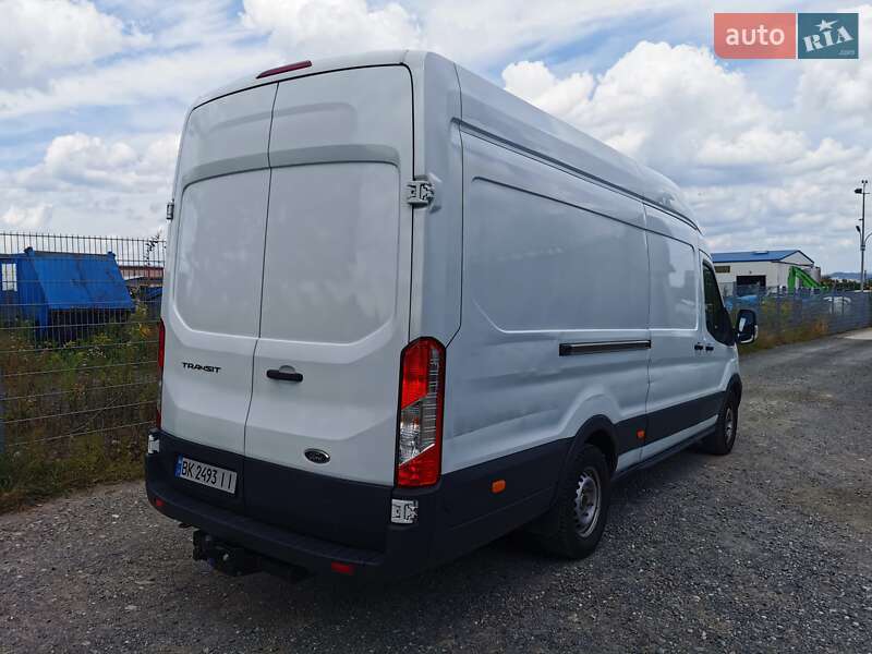Грузовой фургон Ford Transit 2016 в Ровно