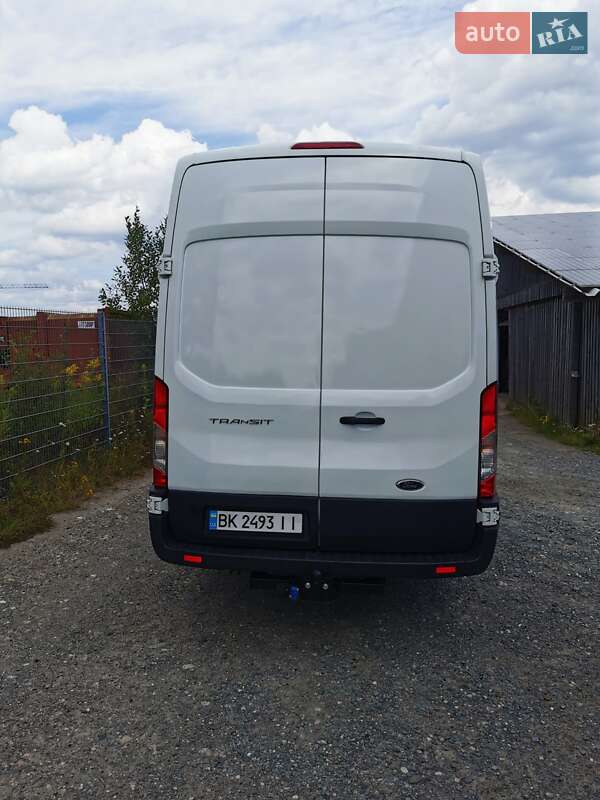 Грузовой фургон Ford Transit 2016 в Ровно