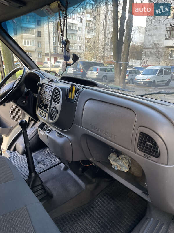 Грузовой фургон Ford Transit 2002 в Львове