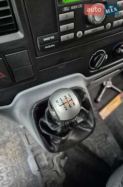 Грузовой фургон Ford Transit 2012 в 