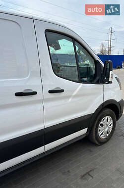 Грузовой фургон Ford Transit 2022 в 