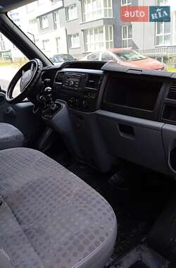Грузовой фургон Ford Transit 2011 в 