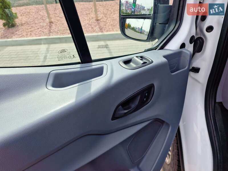 Грузовой фургон Ford Transit 2017 в Луцке