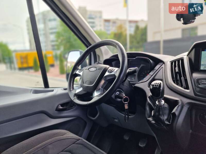 Грузовой фургон Ford Transit 2017 в Луцке
