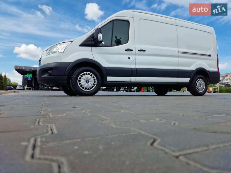 Грузовой фургон Ford Transit 2017 в Луцке