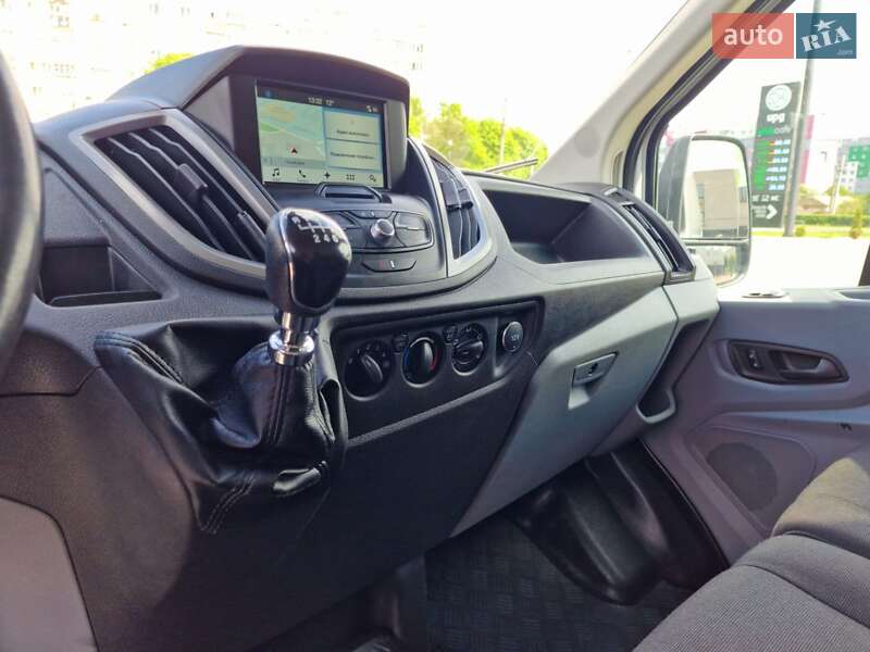 Грузовой фургон Ford Transit 2017 в Луцке
