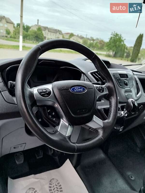 Вантажний фургон Ford Transit 2018 в Дубні