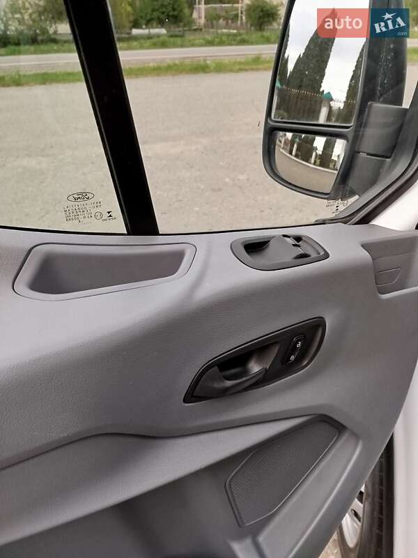 Вантажний фургон Ford Transit 2018 в Дубні
