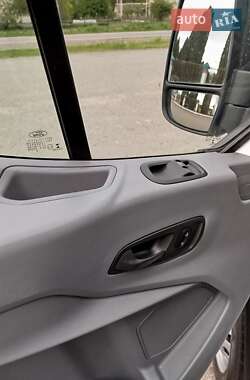 Грузовой фургон Ford Transit 2018 в 