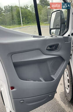 Грузовой фургон Ford Transit 2016 в 